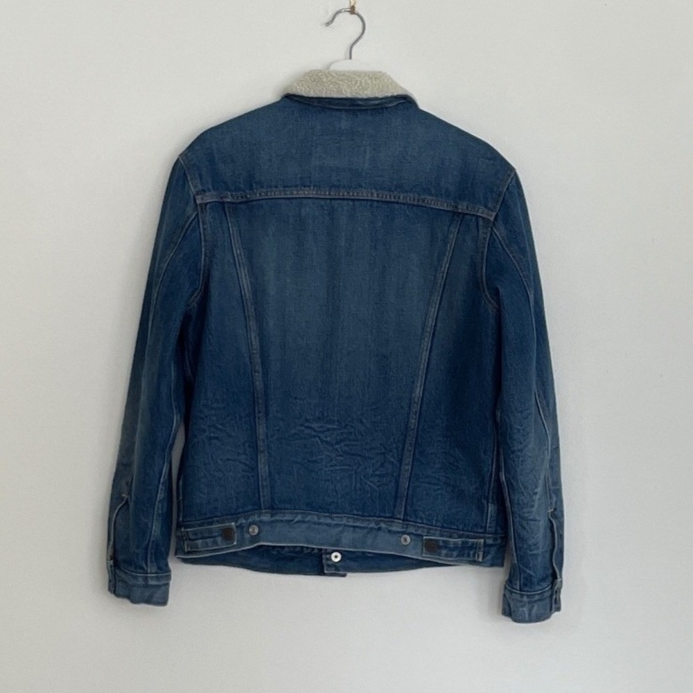 Levis Mens Sherpa Lined Denim Trucker Jacket Medium Wash Blue Size M 16365-0044 - Picture 2 of 12